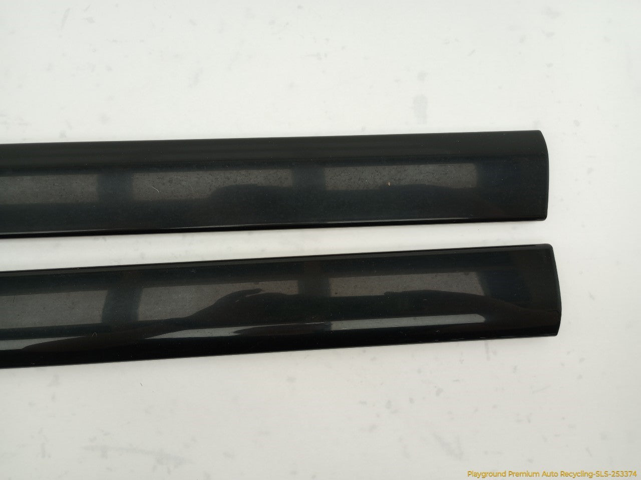 Land Rover LR3 Pair Of Rear Quarter Window Upper Trim
