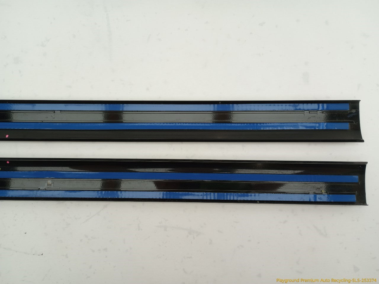 Land Rover LR3 Pair Of Rear Quarter Window Upper Trim