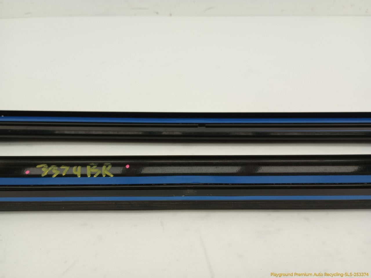 Land Rover LR3 Pair Of Rear Quarter Window Upper Trim