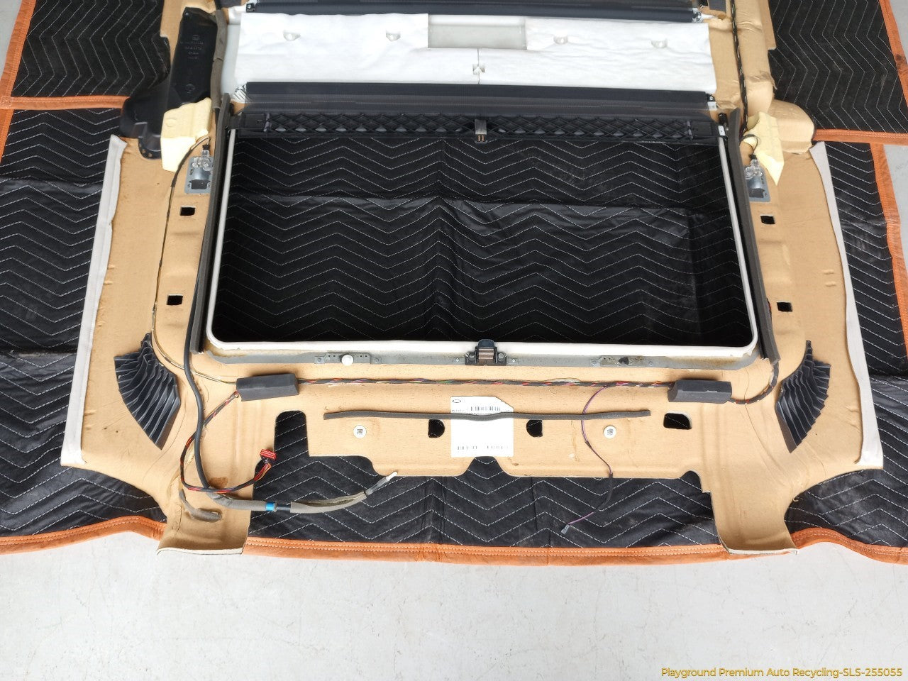 Land Rover LR4 Headliner | Playground PAR