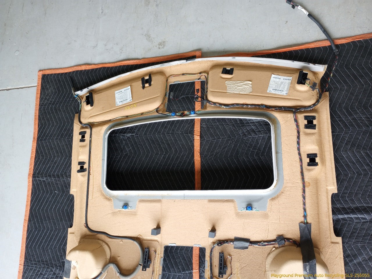 Land Rover LR4 Headliner | Playground PAR