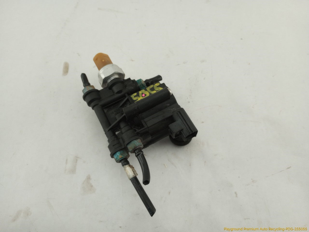 Land Rover LR4 Air Suspension Transfer Relief Valve - 0