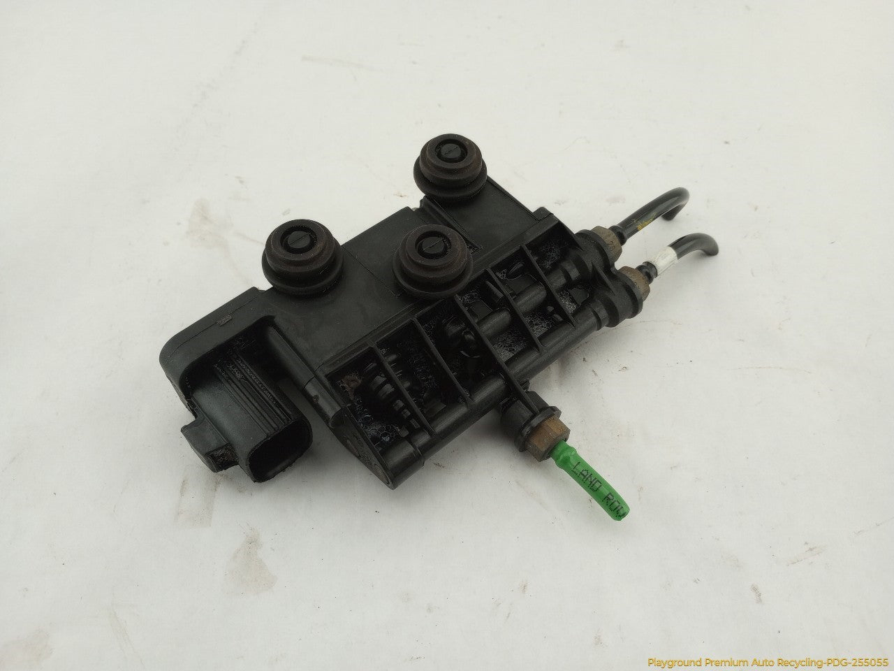 Land Rover LR4 Passenger Right Front Air Suspension Valve Block
