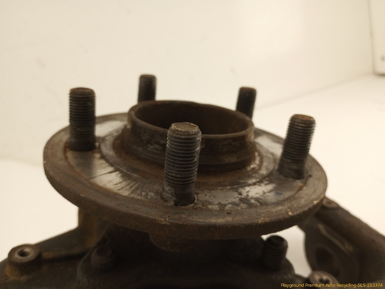 Land Rover LR3 Passenger Right Front Spindle Knuckle Hub