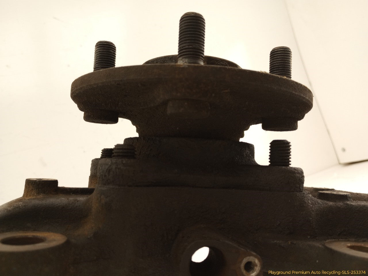 Land Rover LR3 Passenger Right Front Spindle Knuckle Hub