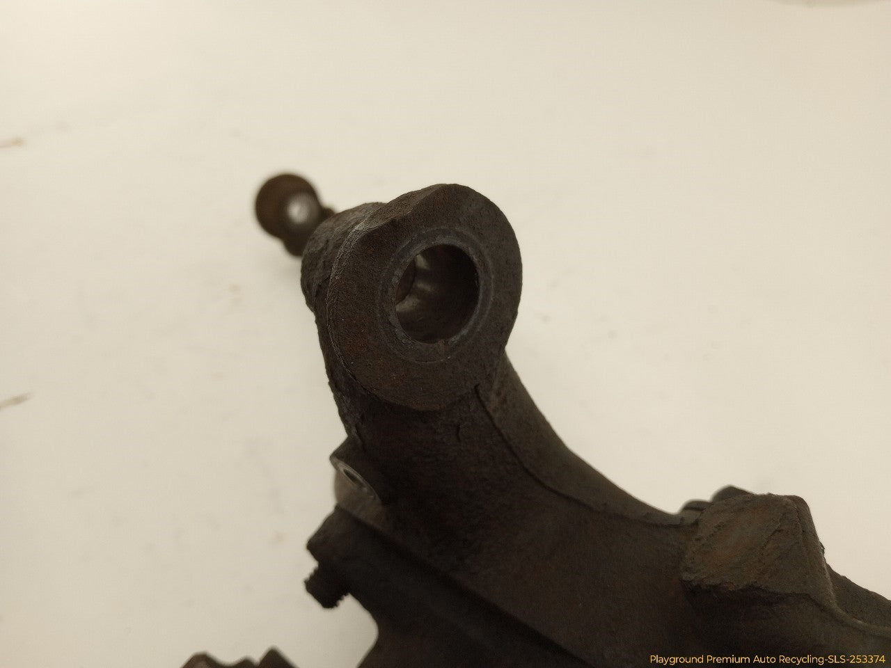 Land Rover LR3 Passenger Right Front Spindle Knuckle Hub
