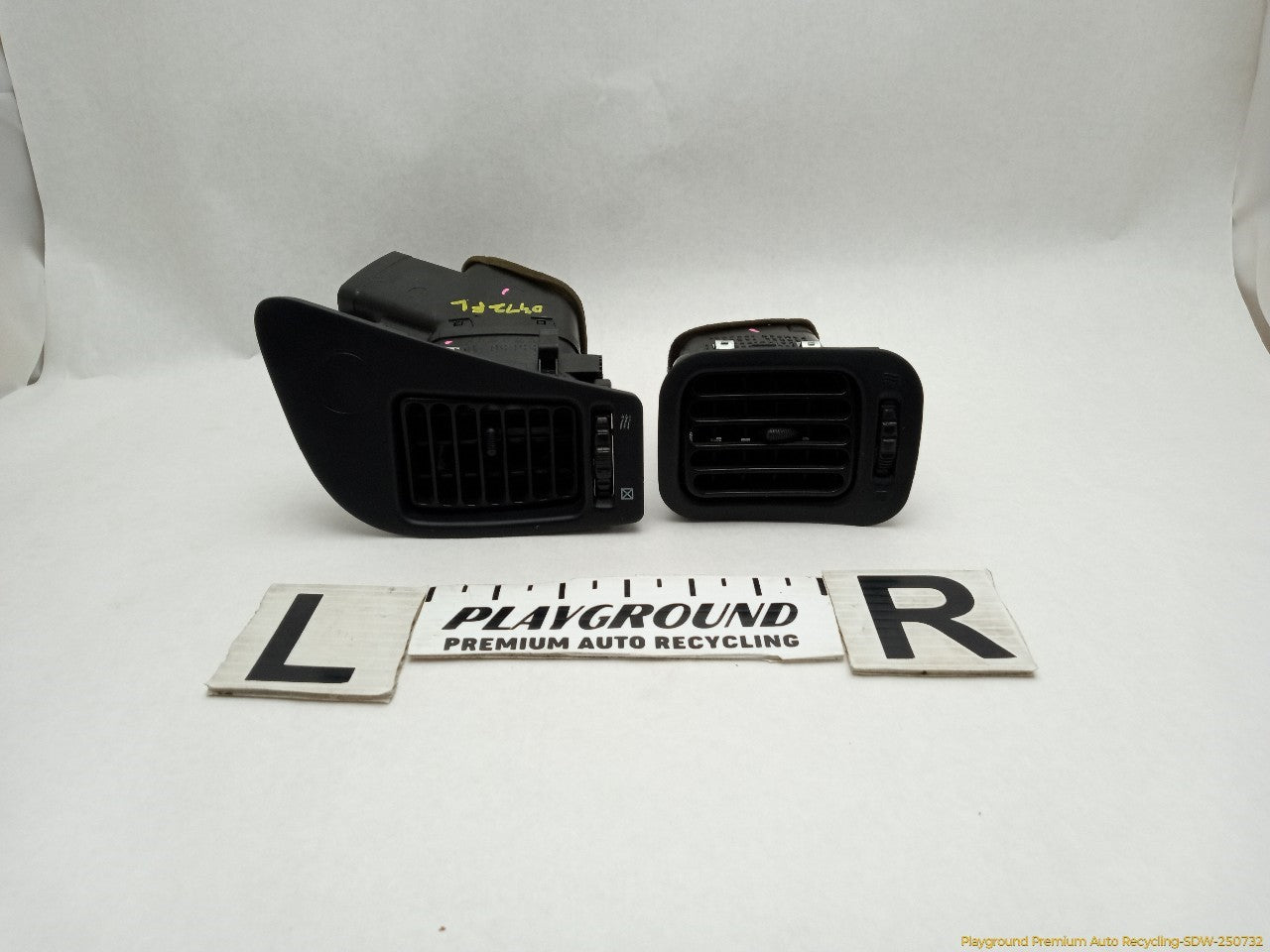 Toyota Celica Pair Of Dashboard Air Vents