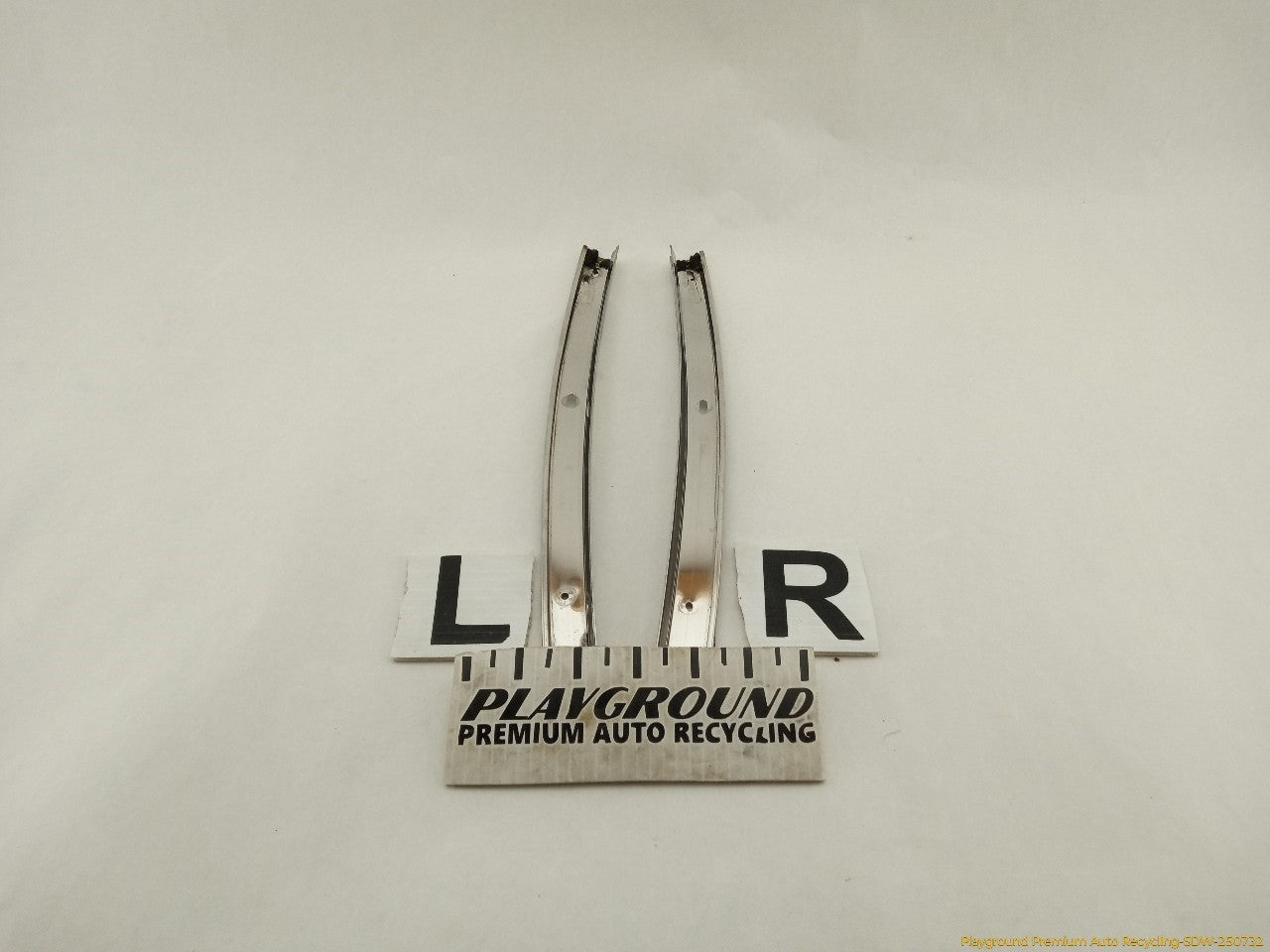 Toyota Celica Pair Of Rear Quarter Window Weather Strip Mount
