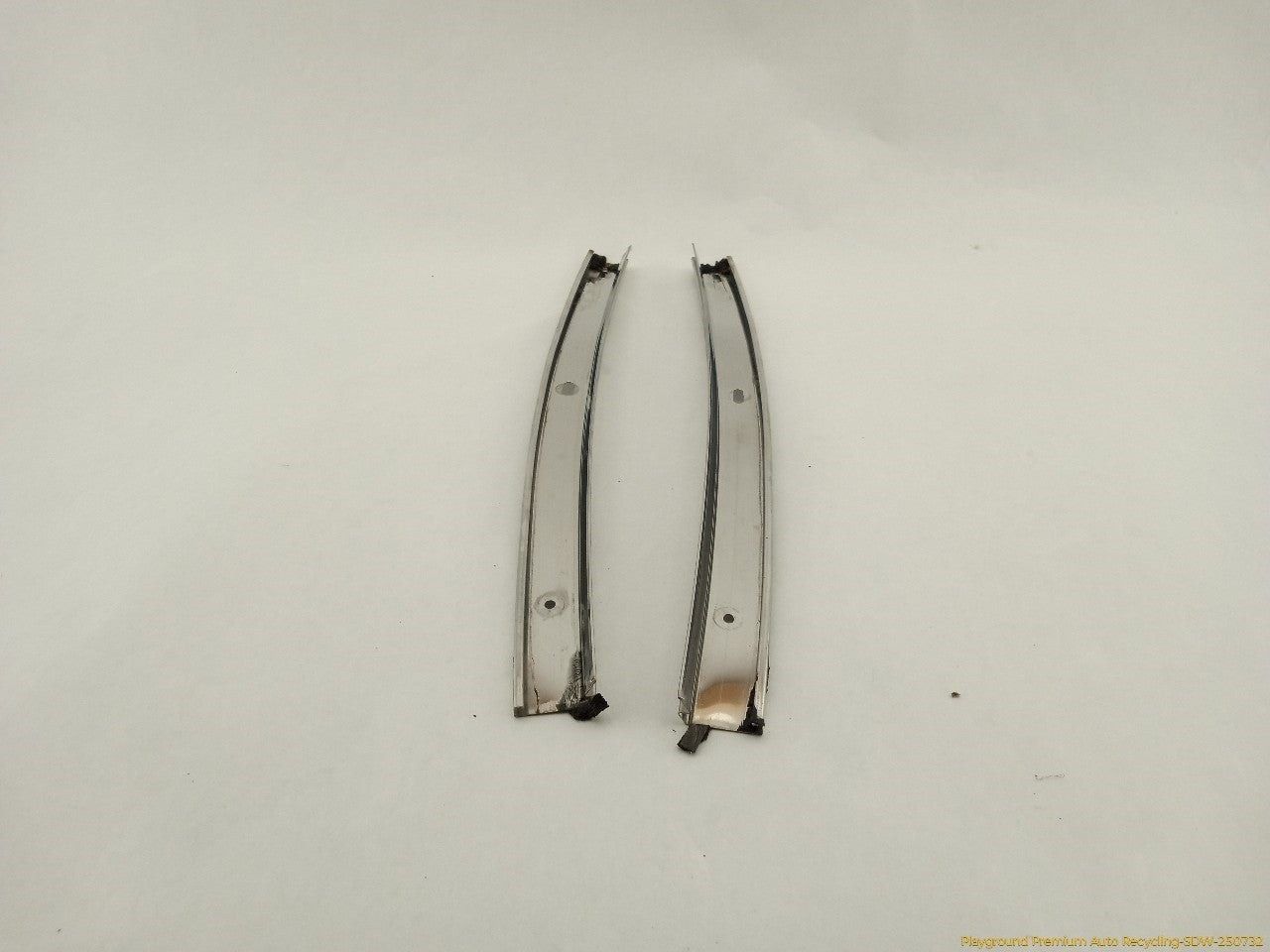 Toyota Celica Pair Of Rear Quarter Window Weather Strip Mount - 0