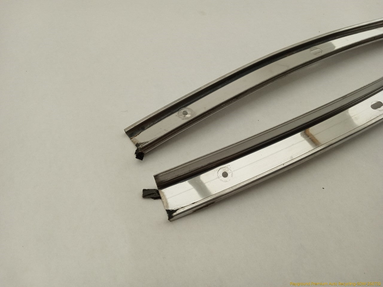 Toyota Celica Pair Of Rear Quarter Window Weather Strip Mount