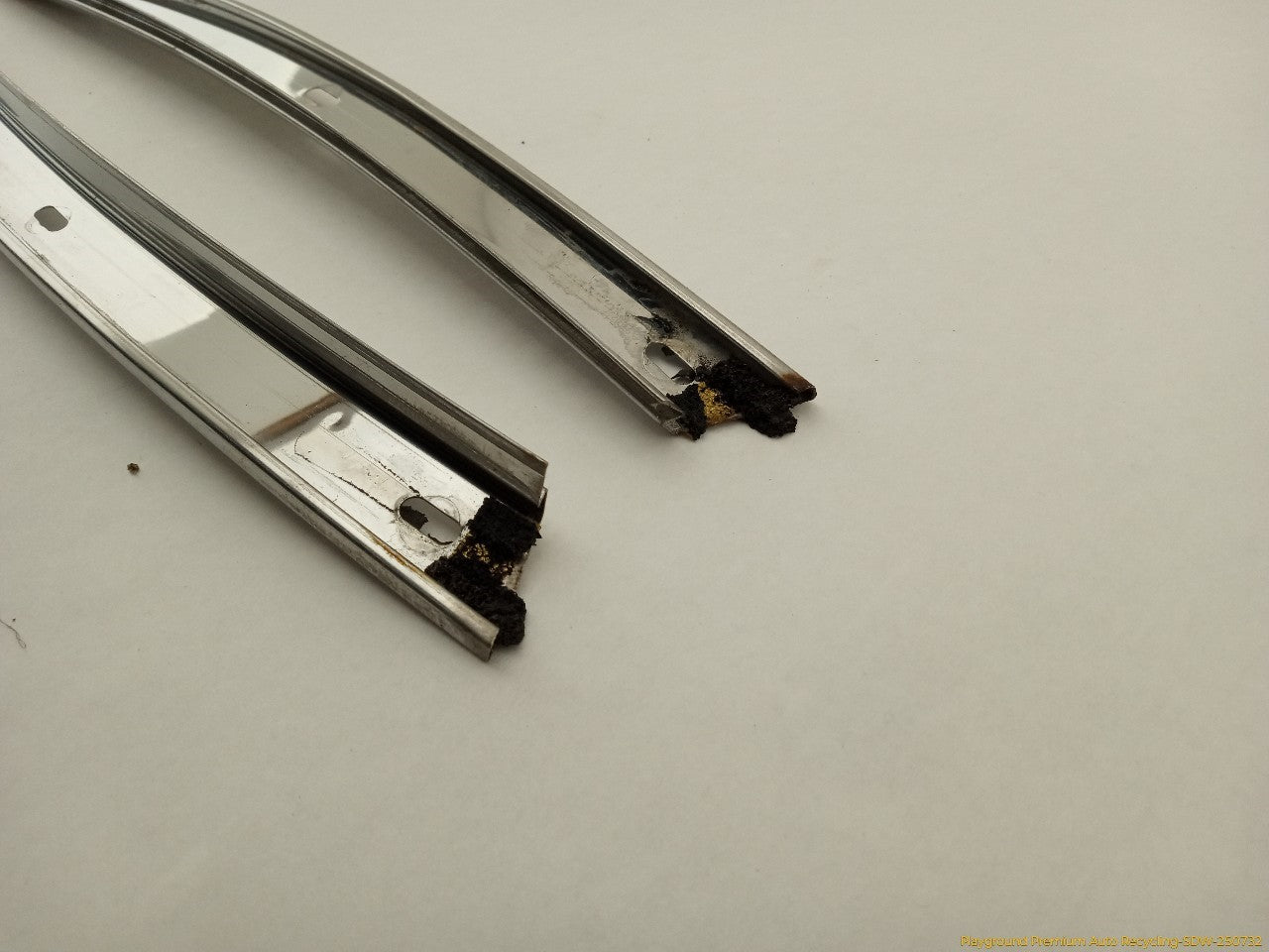 Toyota Celica Pair Of Rear Quarter Window Weather Strip Mount