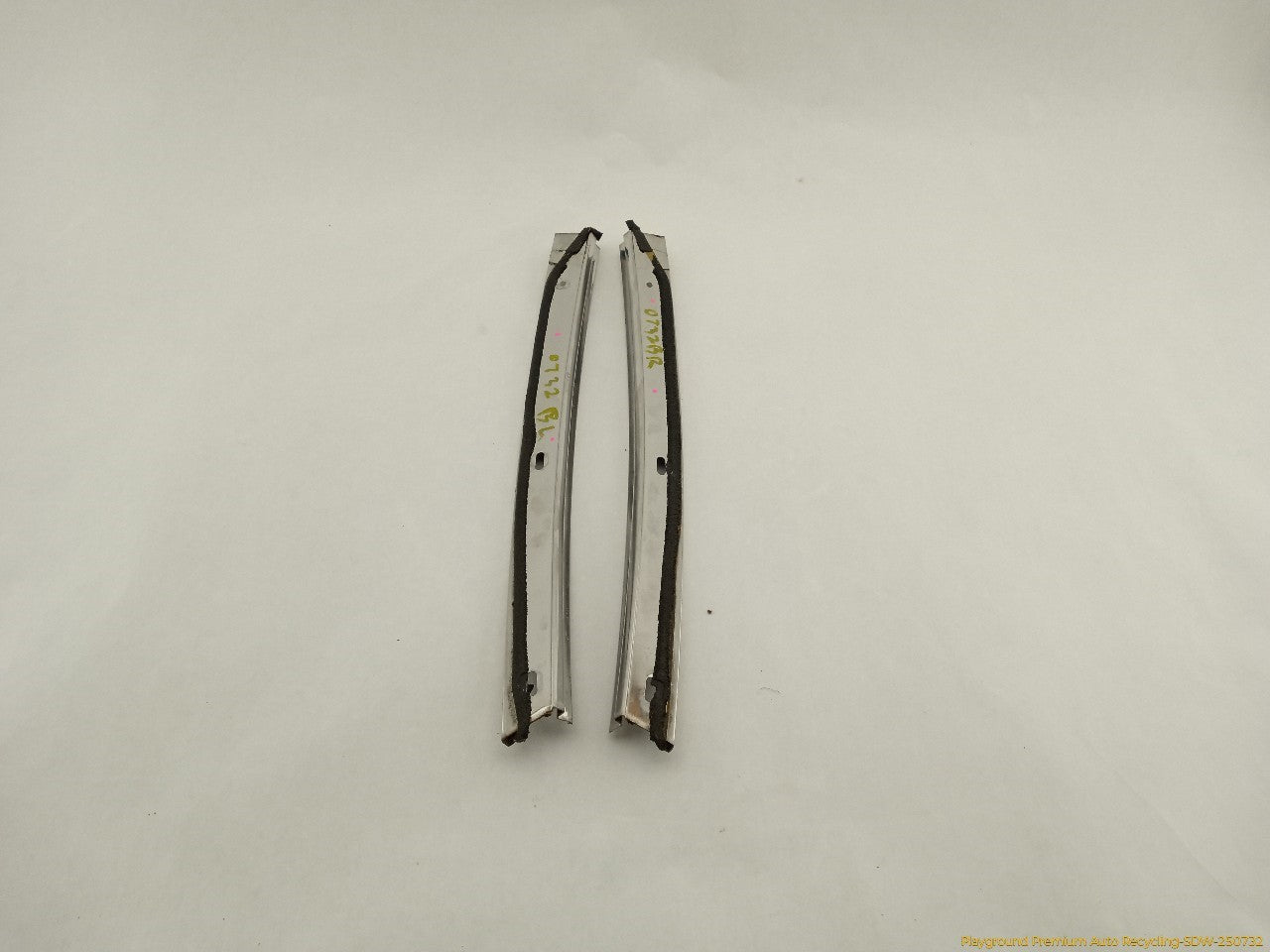 Toyota Celica Pair Of Rear Quarter Window Weather Strip Mount