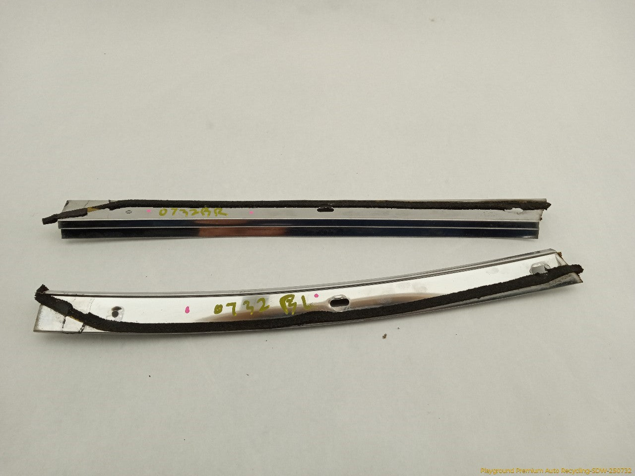 Toyota Celica Pair Of Rear Quarter Window Weather Strip Mount