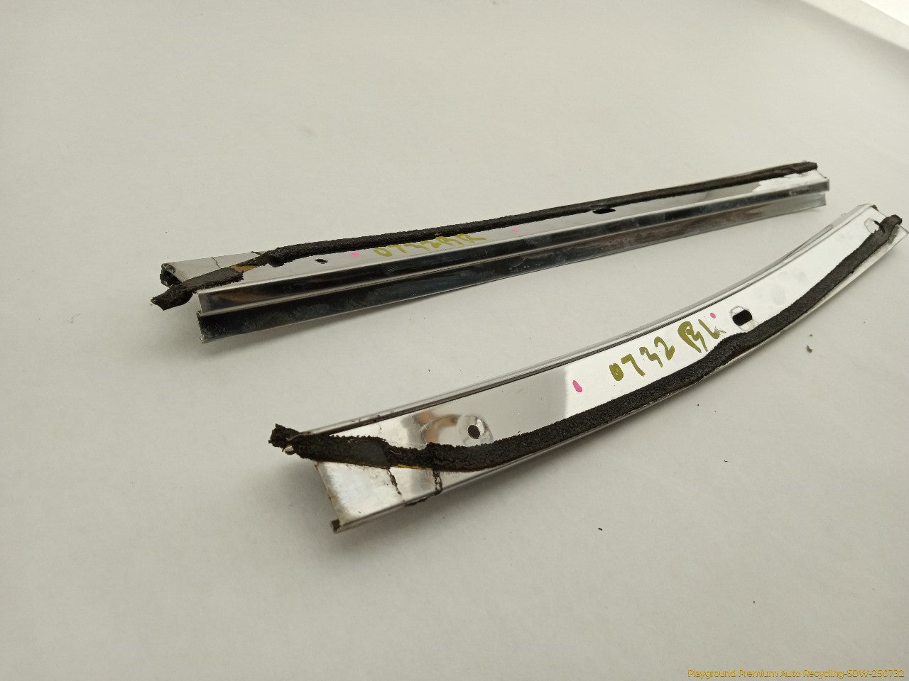Toyota Celica Pair Of Rear Quarter Window Weather Strip Mount