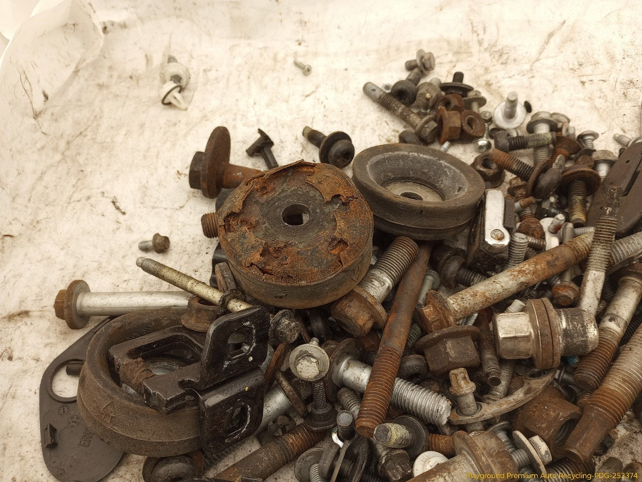 Land Rover LR3 Dismantling Hardware Fasteners Bolts & Nuts
