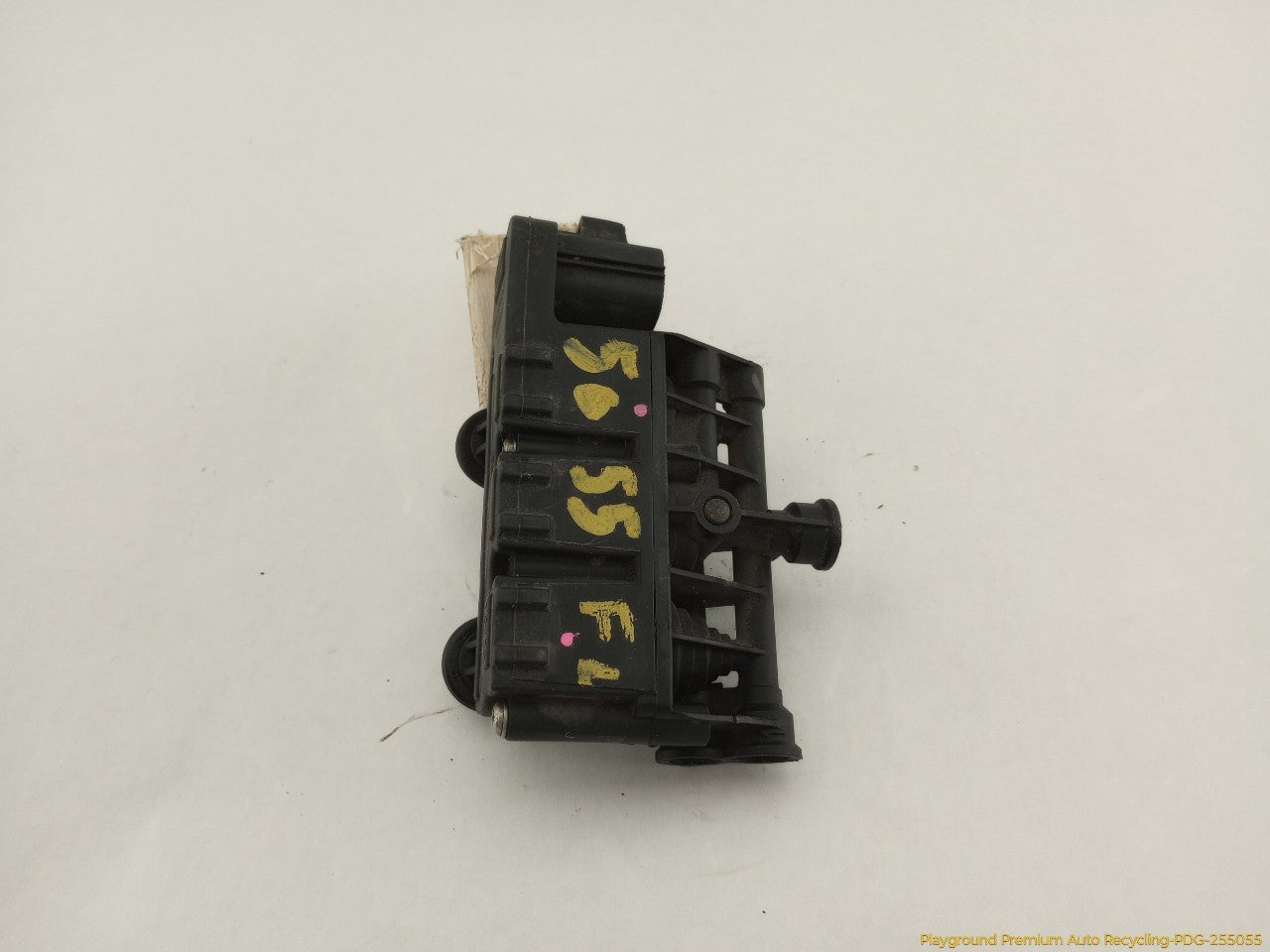 Land Rover LR4 Driver Left Front Air Suspension Valve Block