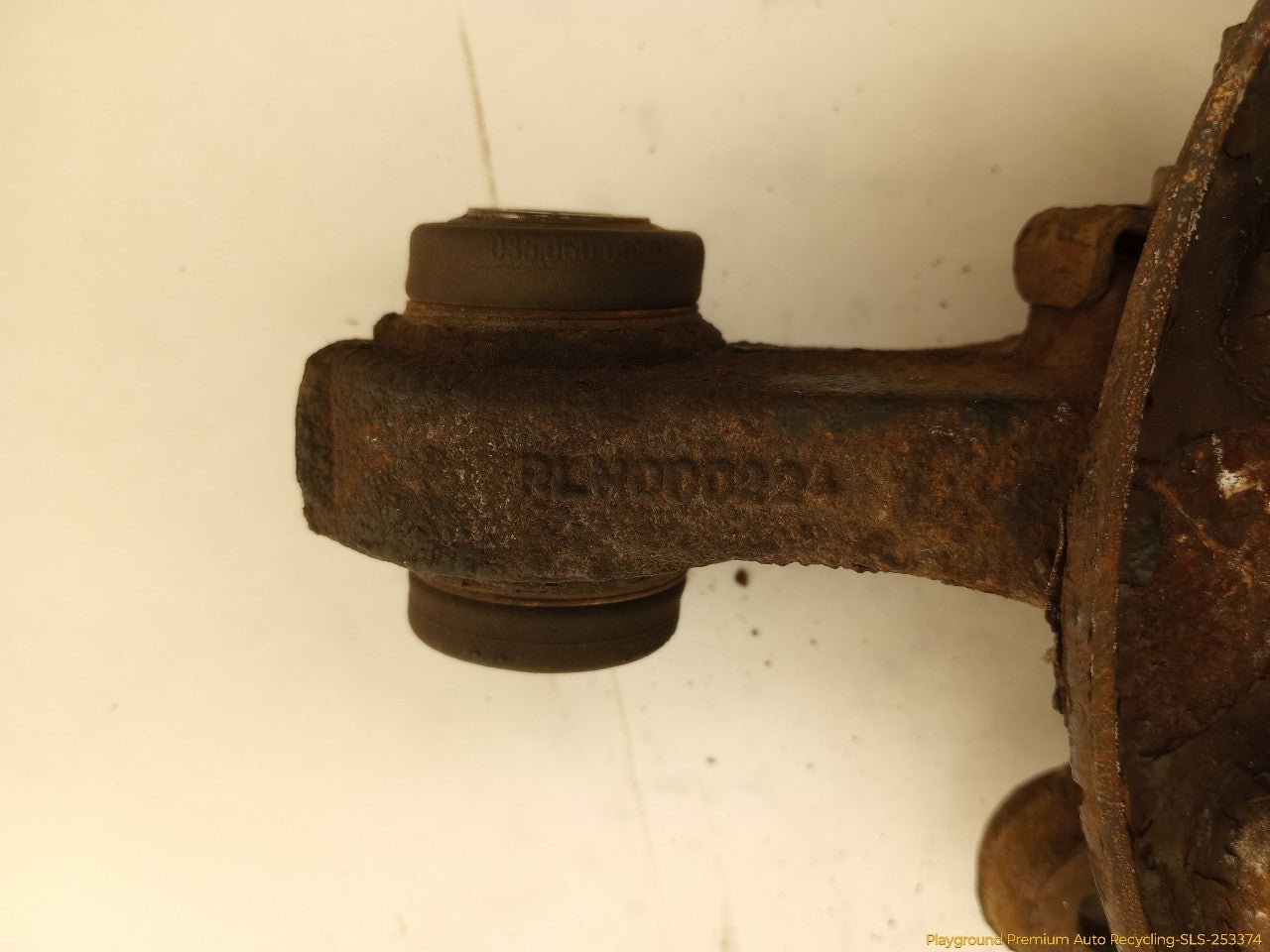 Land Rover LR3 Passenger Right Rear Spindle Knuckle Hub