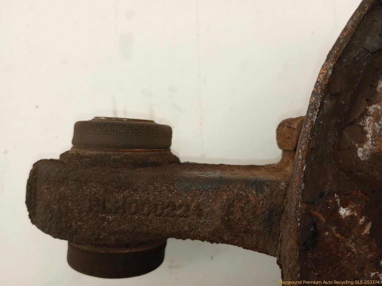 Land Rover LR3 Passenger Right Rear Spindle Knuckle Hub