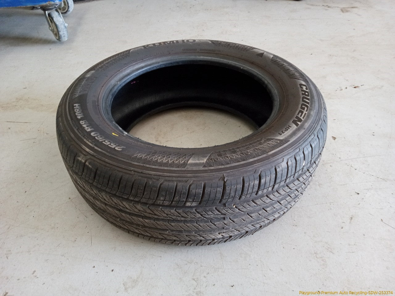 Land Rover LR3 Single Tire Crugen Kumnho Tire 255/60 R18 Thread Depth 10/32