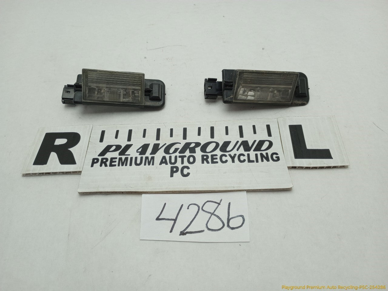 BMW 318ti Pair Of Rear License Plate Lamps