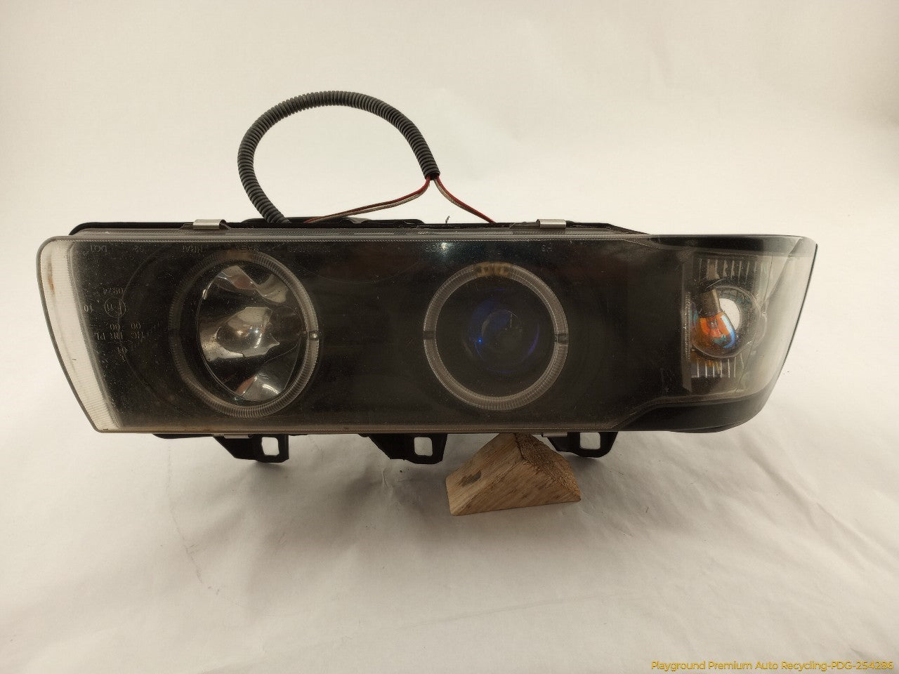 BMW 318ti Passenger Right Headlamp