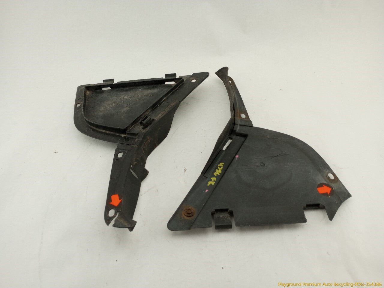 BMW 318ti Pair Of Front Fender Splash Shield - 0