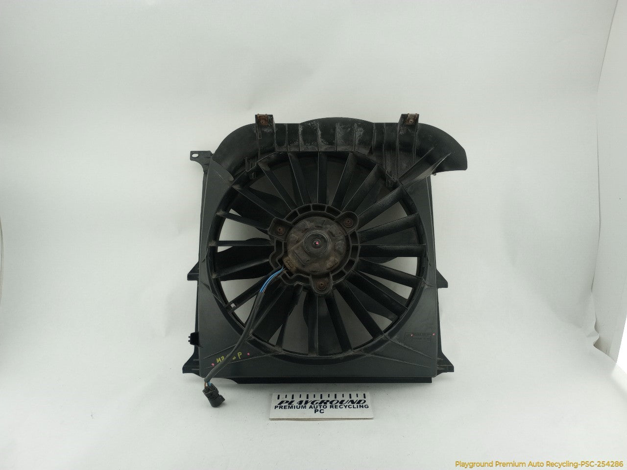 BMW 318ti Cooling Fan Assembly