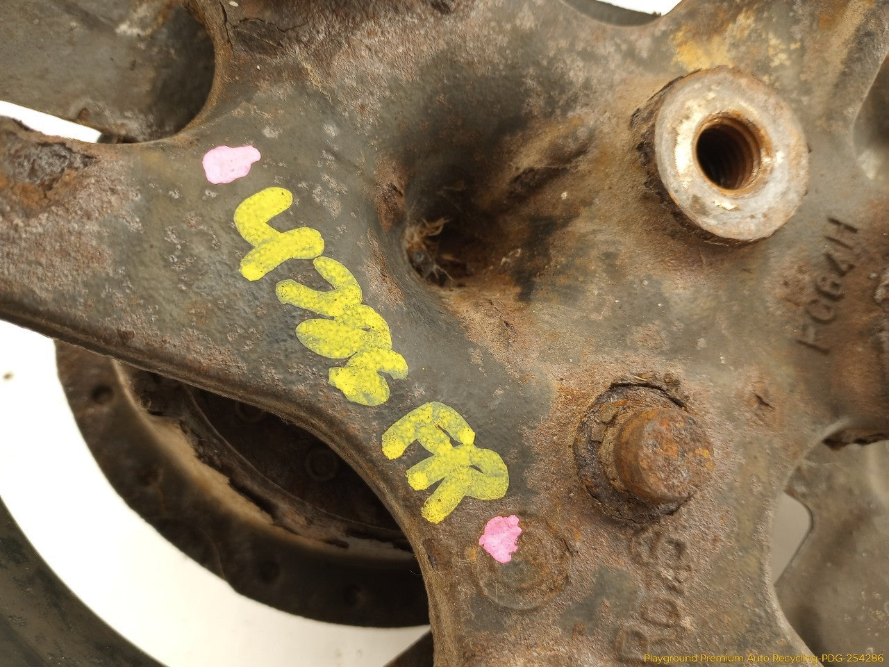 BMW 318ti Passenger Right Front Spindle Knuckle Hub
