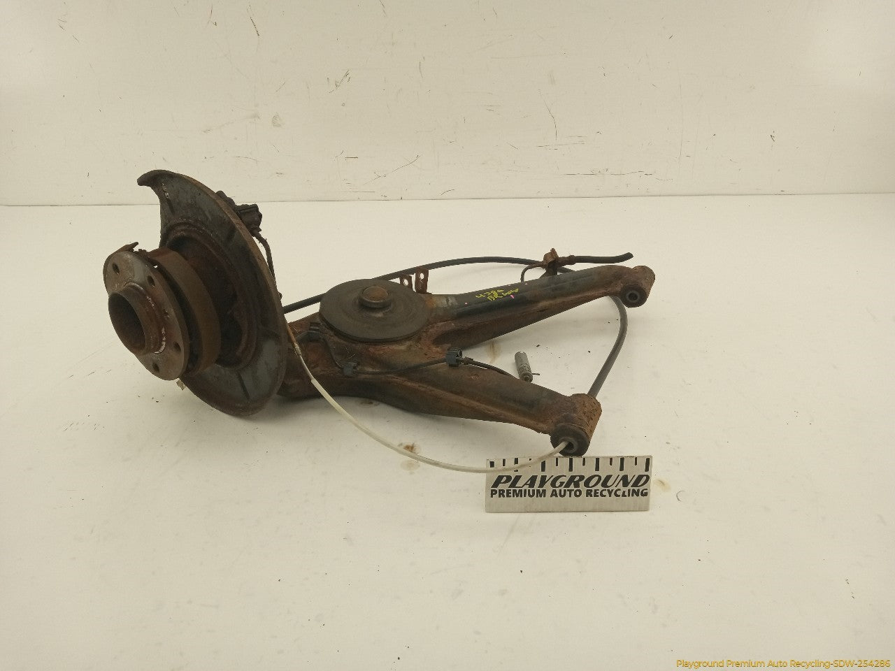 BMW 318ti Passenge Right Rear Spindle Knuckle Hub