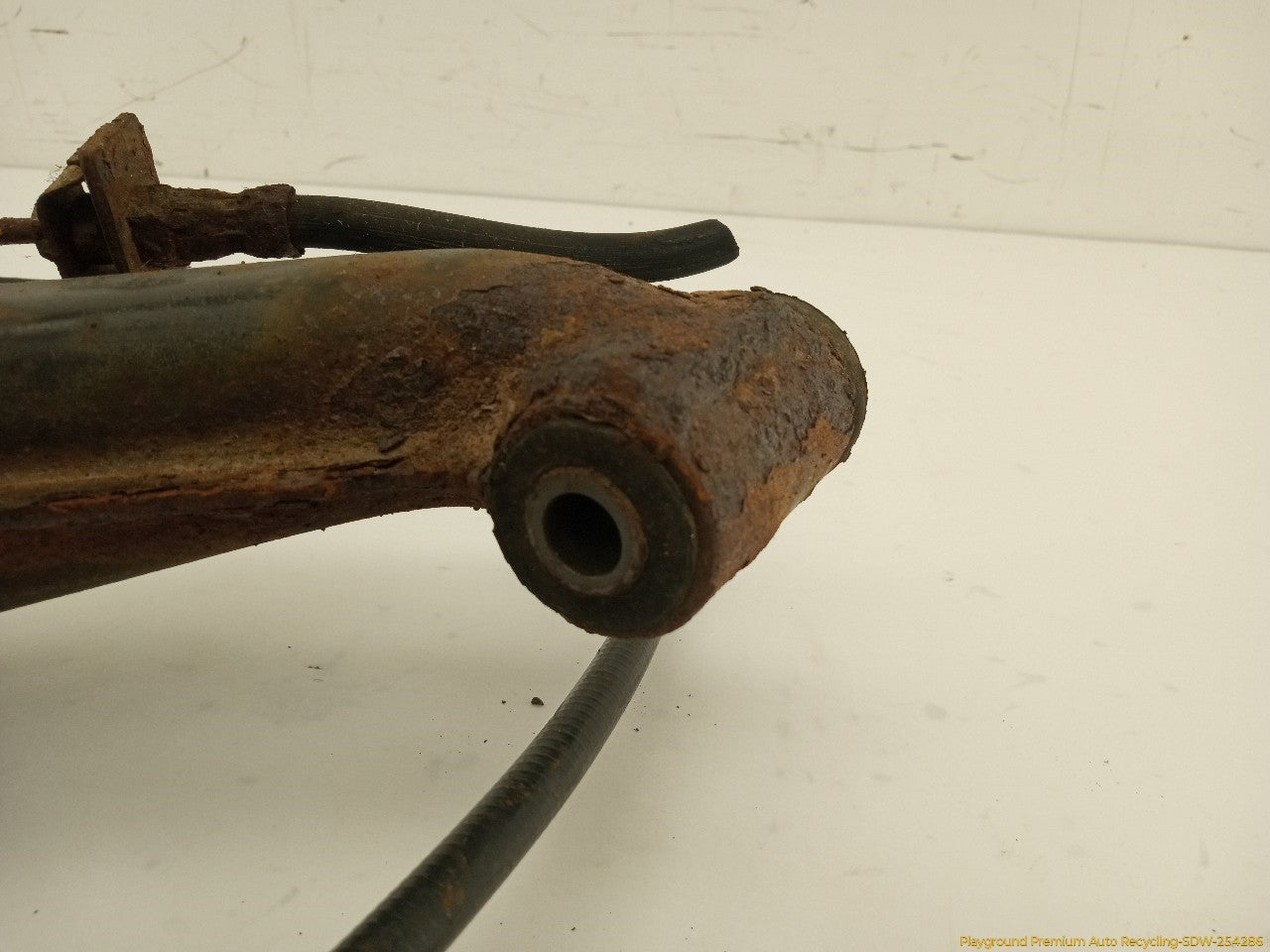 BMW 318ti Passenge Right Rear Spindle Knuckle Hub