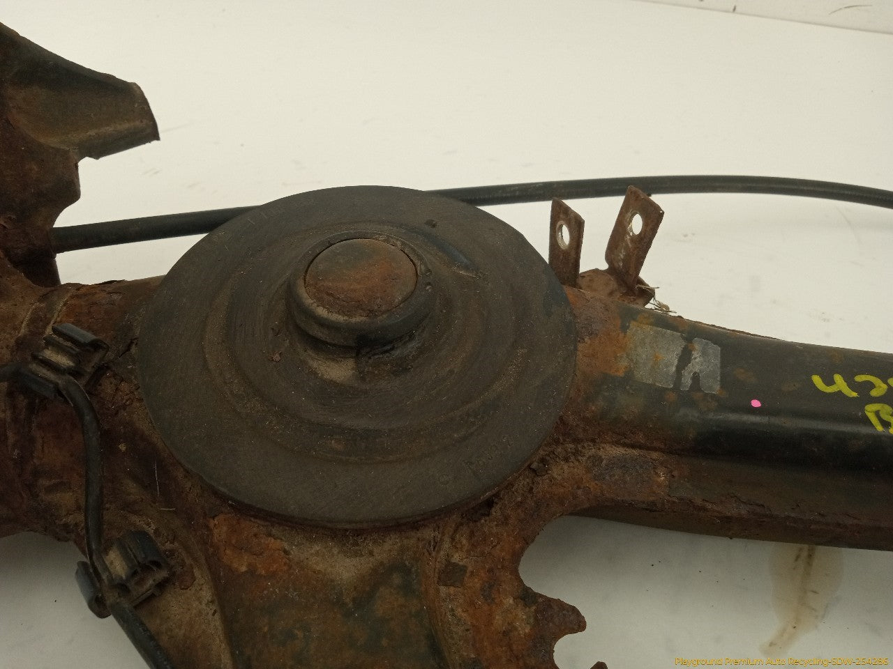 BMW 318ti Passenge Right Rear Spindle Knuckle Hub
