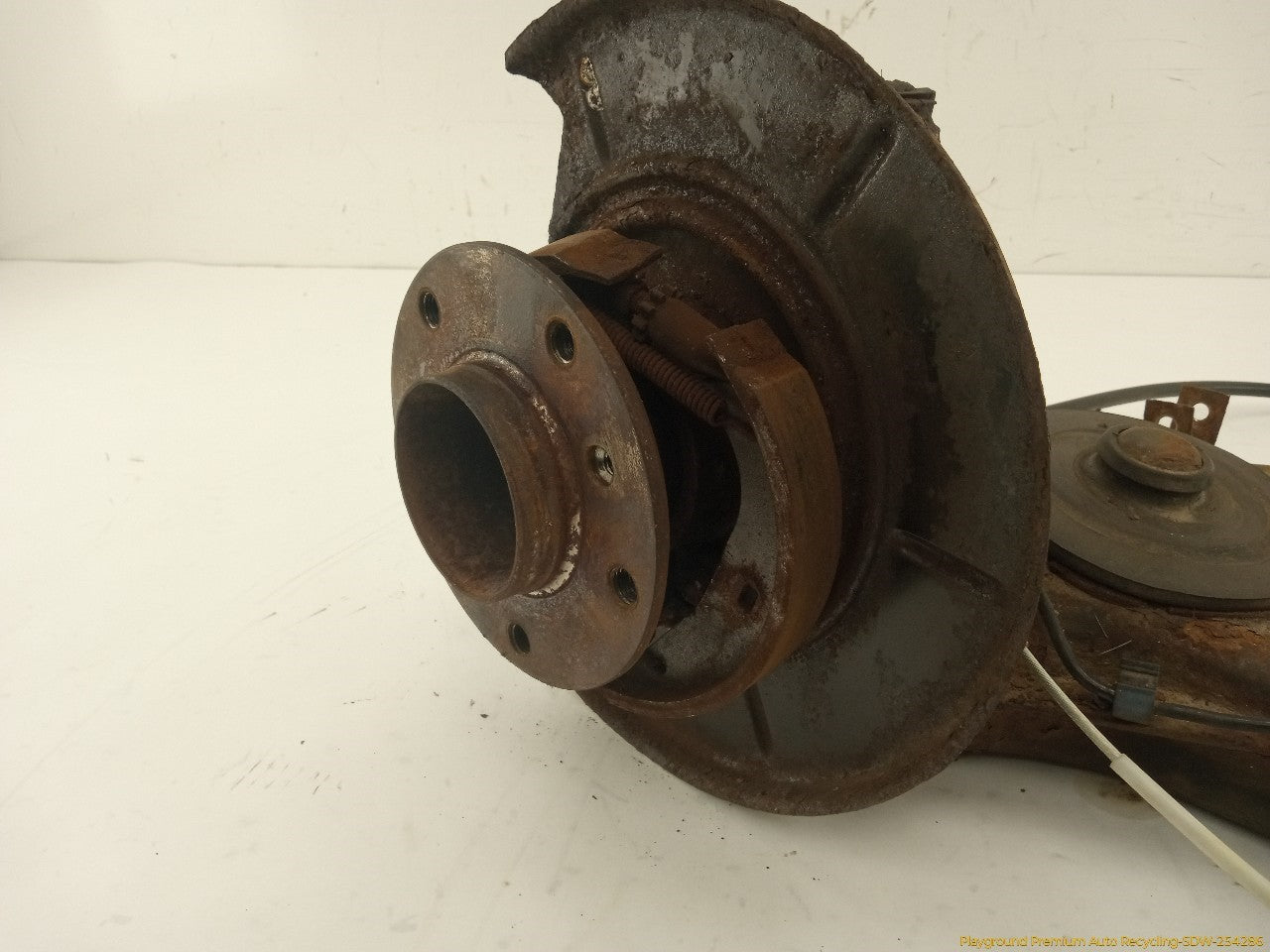 BMW 318ti Passenge Right Rear Spindle Knuckle Hub