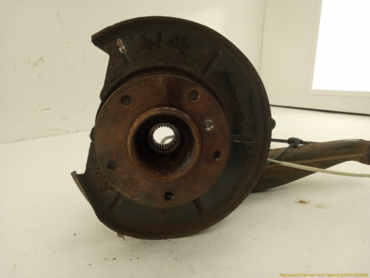BMW 318ti Passenge Right Rear Spindle Knuckle Hub