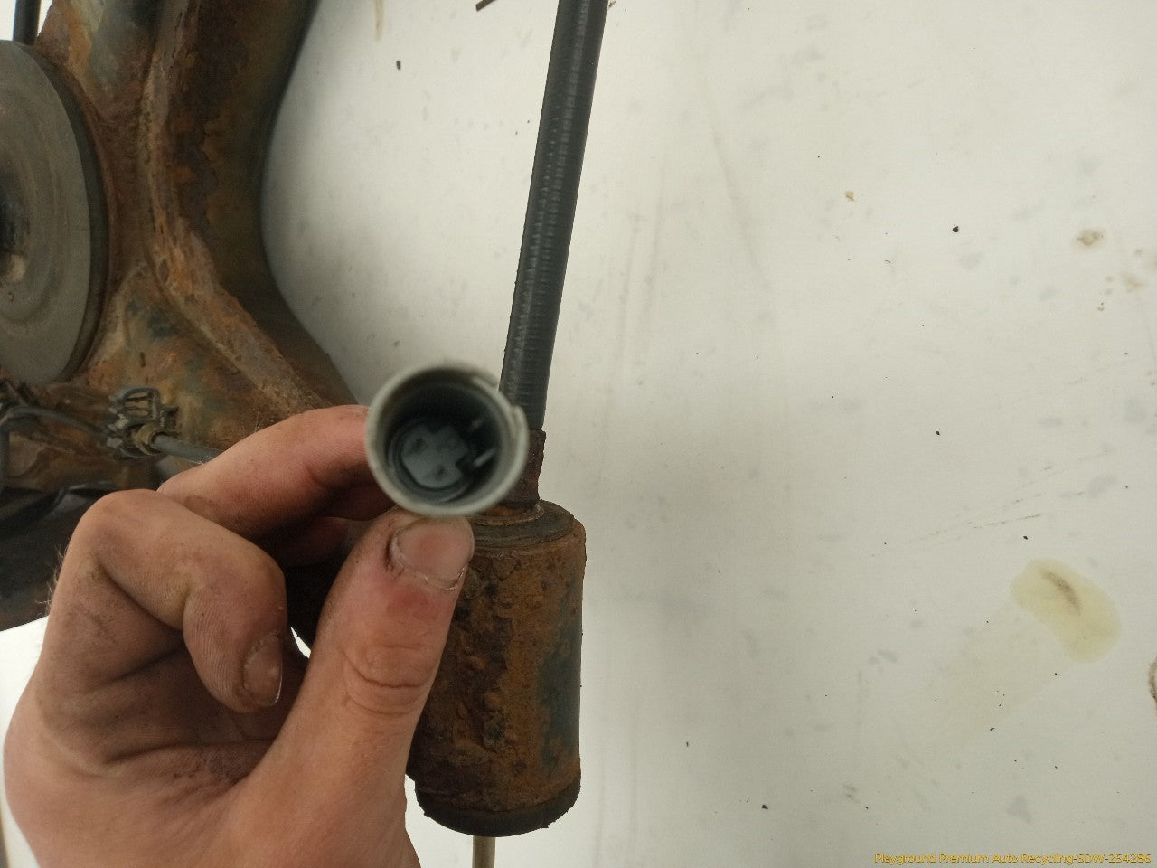 BMW 318ti Passenge Right Rear Spindle Knuckle Hub