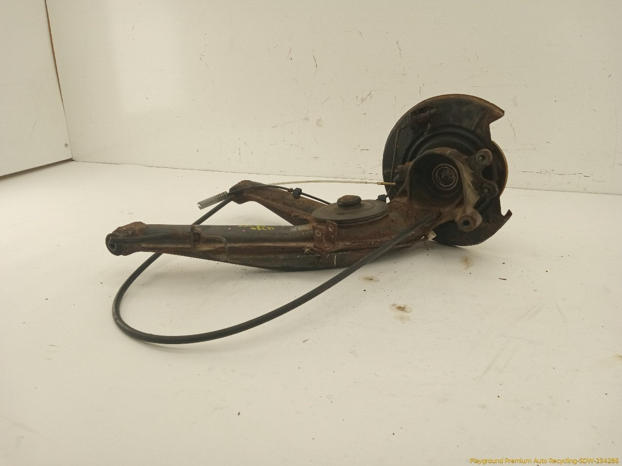 BMW 318ti Passenge Right Rear Spindle Knuckle Hub