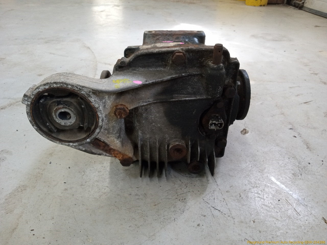 BMW 318ti Differential Carrier