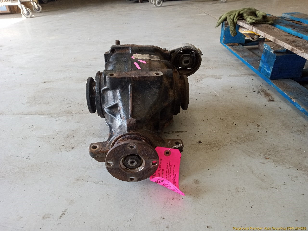 BMW 318ti Differential Carrier