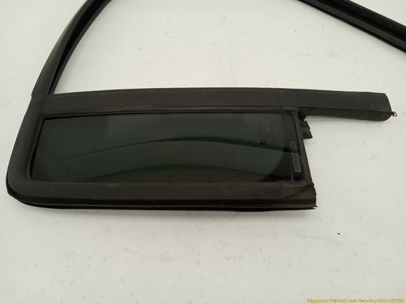 Hummer H3 Passenger Right Rear Door Vent Glass
