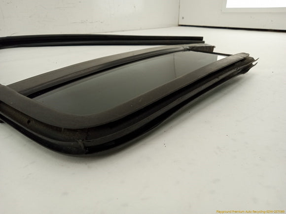 Hummer H3 Passenger Right Rear Door Vent Glass