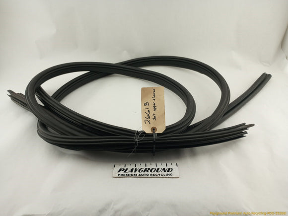 Hummer H3 Pair Of Tailgate Molding Seals