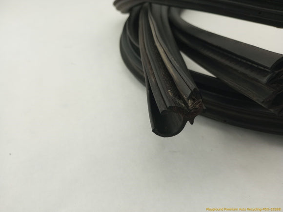 Hummer H3 Pair Of Tailgate Molding Seals