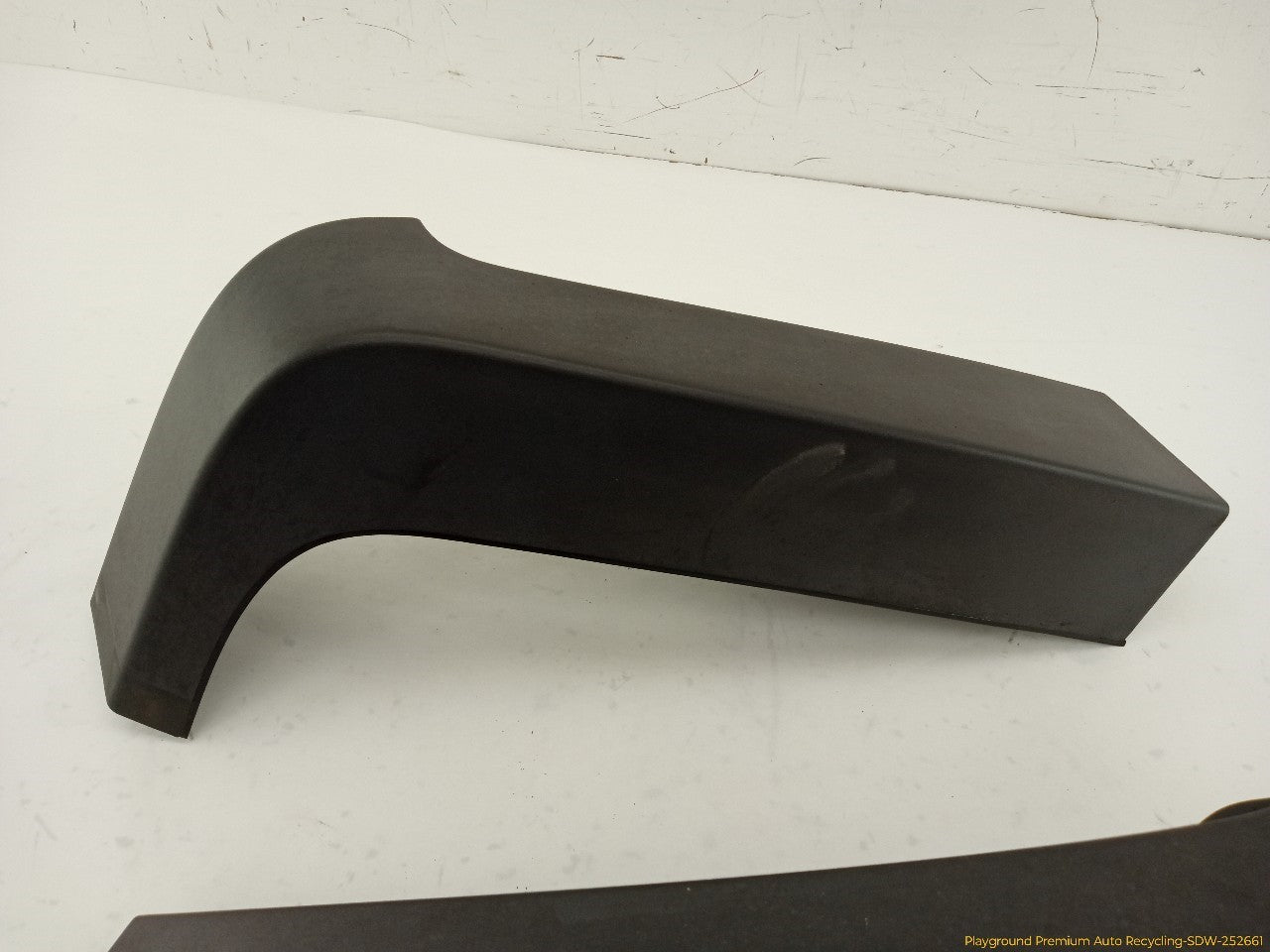 Hummer H3 Pair Of Rear Upper Quarter Molding Trim