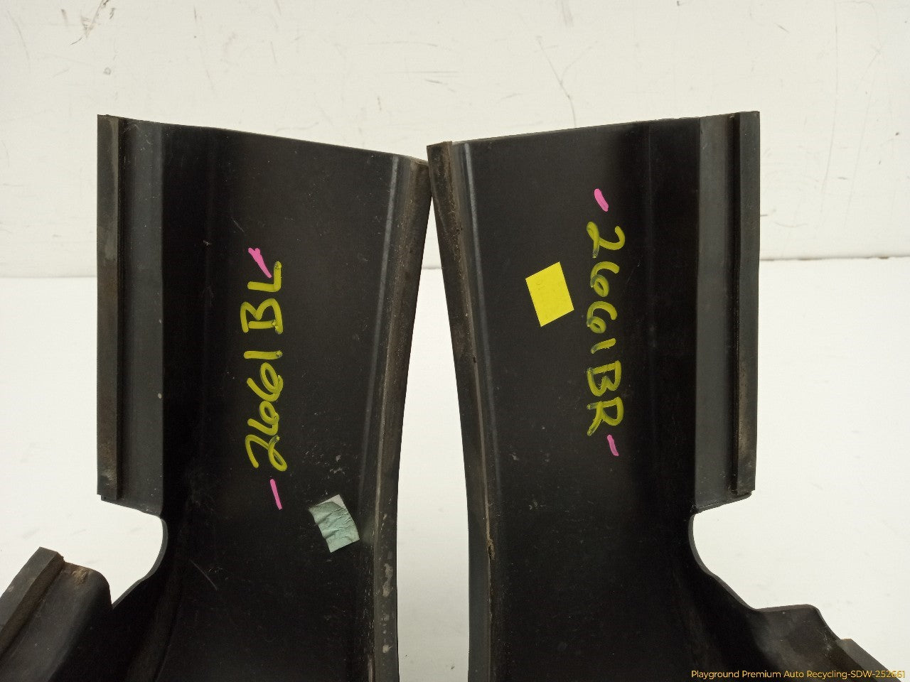 Hummer H3 Pair Of Rear Upper Quarter Molding Trim