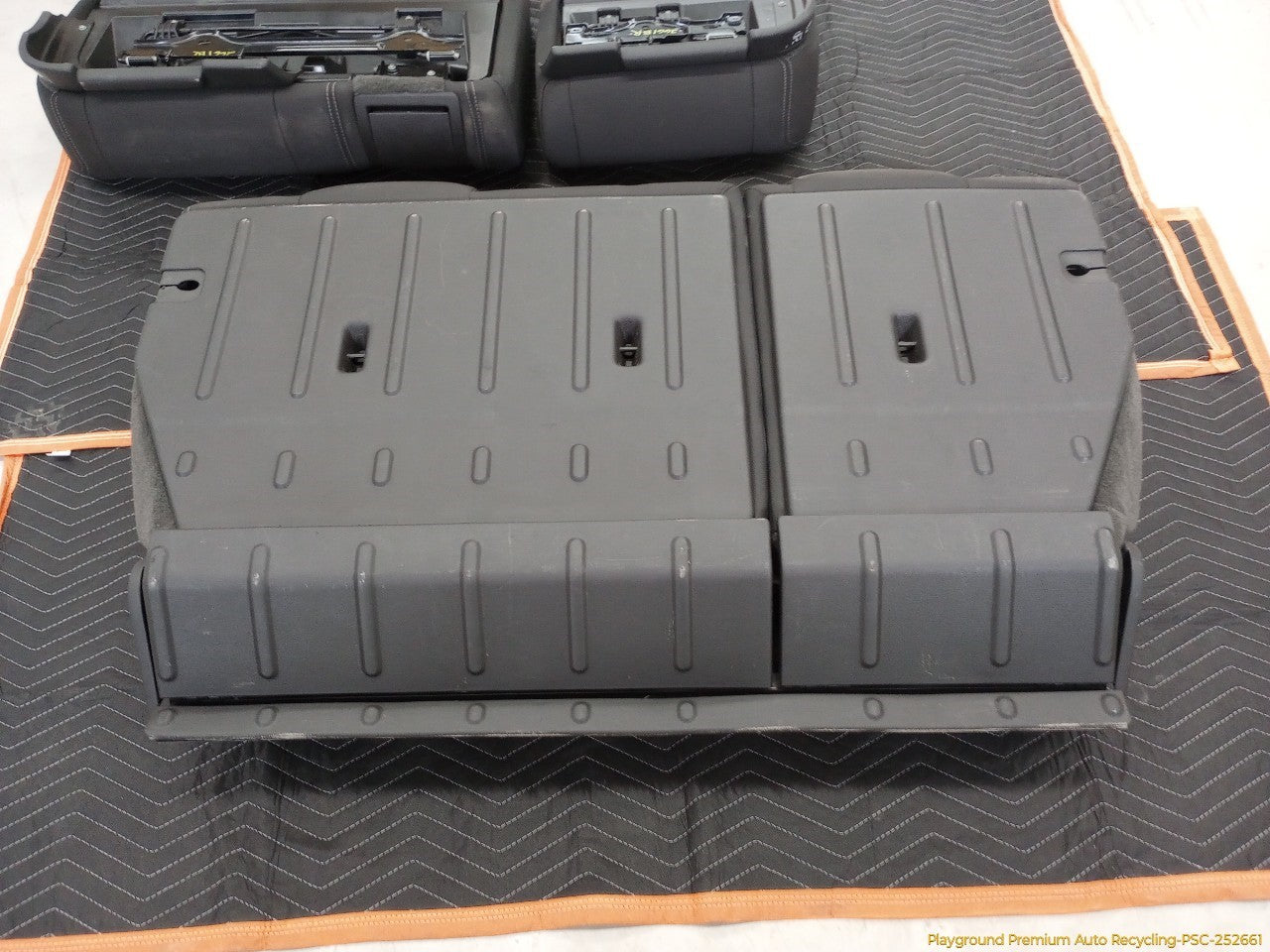 Hummer H3 Set Of Complete Rear Seats - 0