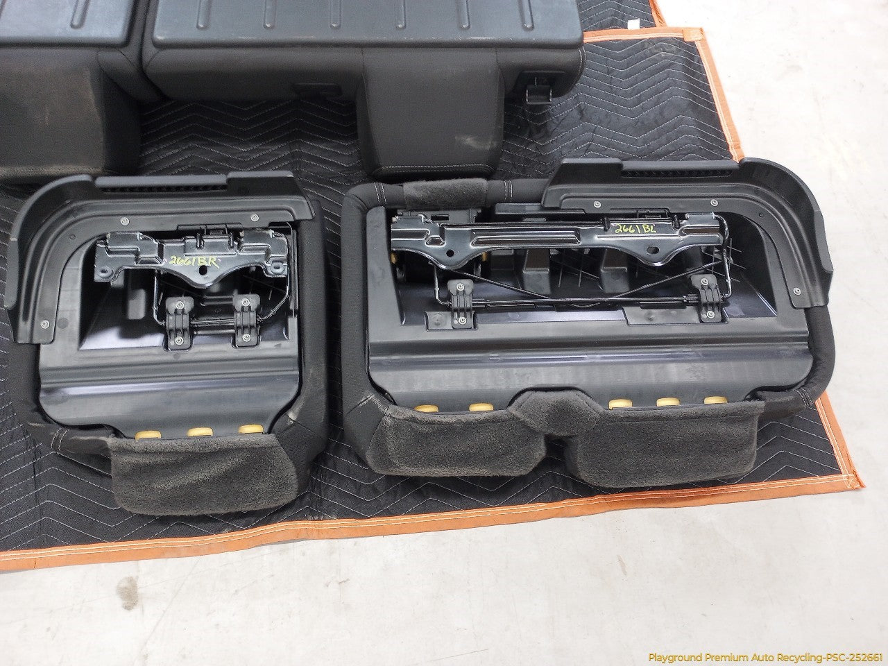 Hummer H3 Set Of Complete Rear Seats