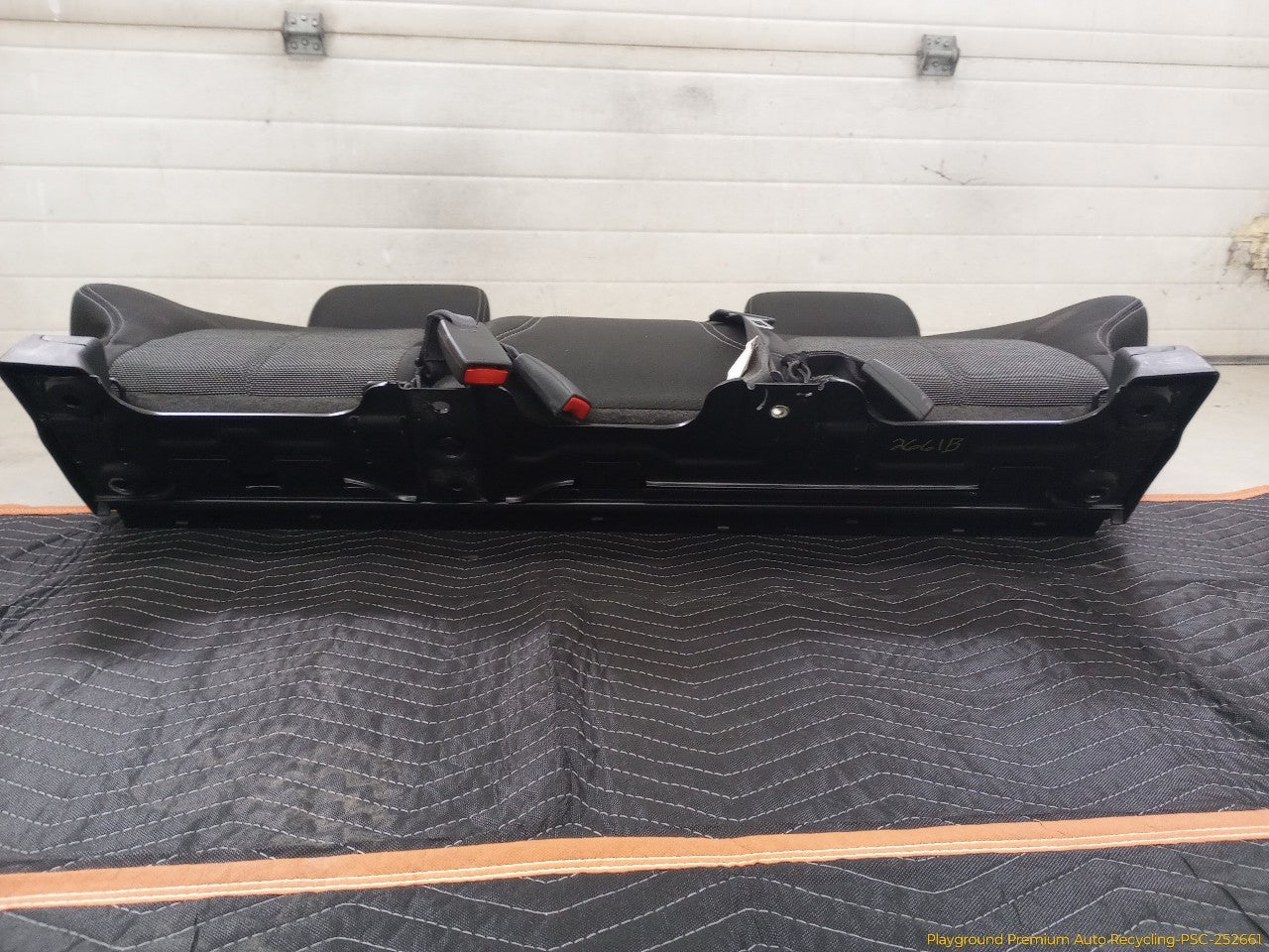 Hummer H3 Set Of Complete Rear Seats