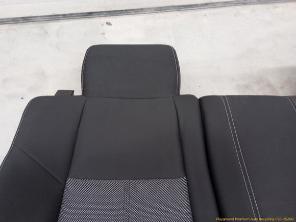 Hummer H3 Set Of Complete Rear Seats