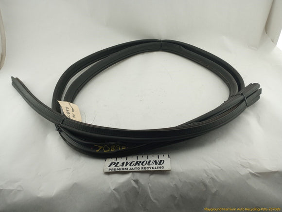 Hummer H3 Pair Of Tailgate Molding Seals