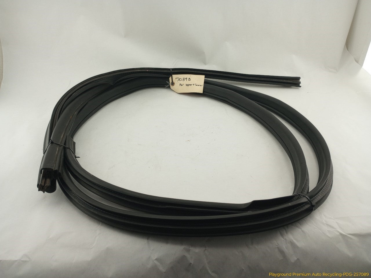 Hummer H3 Pair Of Tailgate Molding Seals