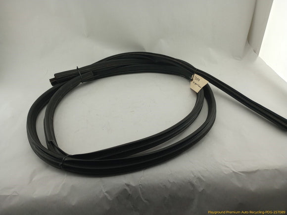 Hummer H3 Pair Of Tailgate Molding Seals